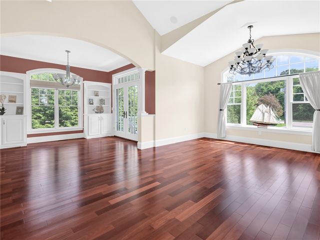 75 Wood Street, Bristol, RI 02809