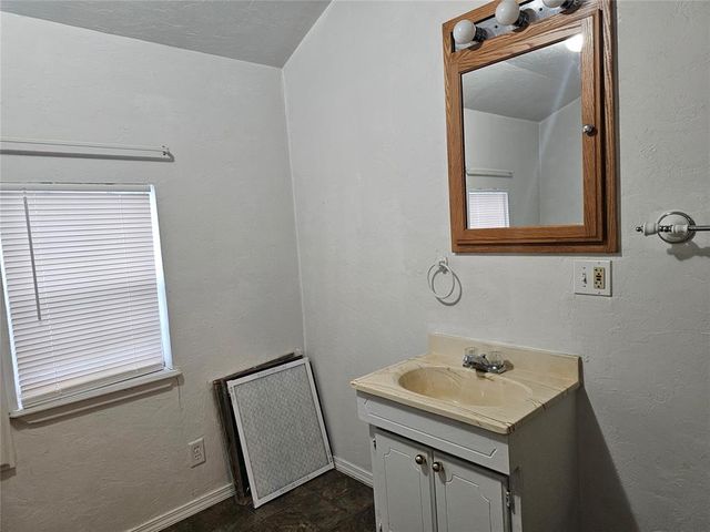 1112 Jet Drive, Midwest City, OK 73110