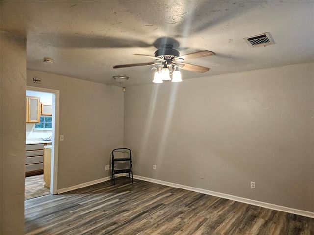 1112 Jet Drive, Midwest City, OK 73110