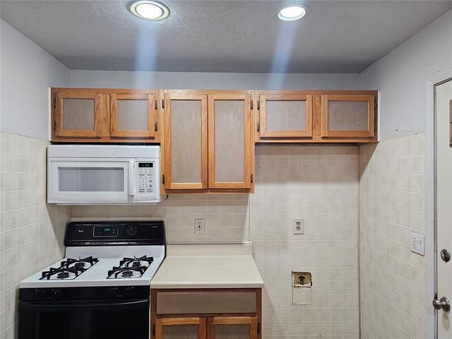 1112 Jet Drive, Midwest City, OK 73110