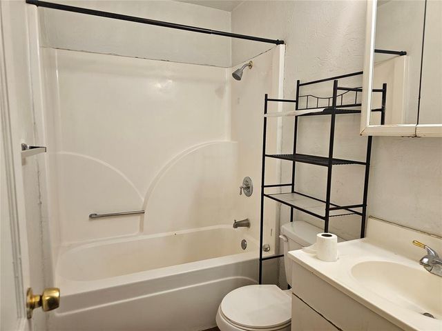 1112 Jet Drive, Midwest City, OK 73110
