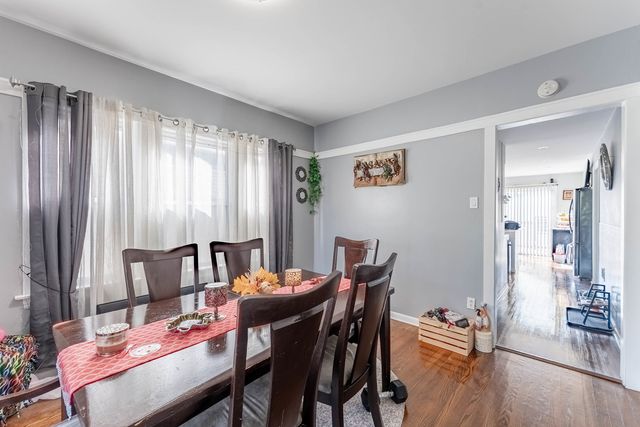 5335 W Barry Avenue, Chicago, IL 60641