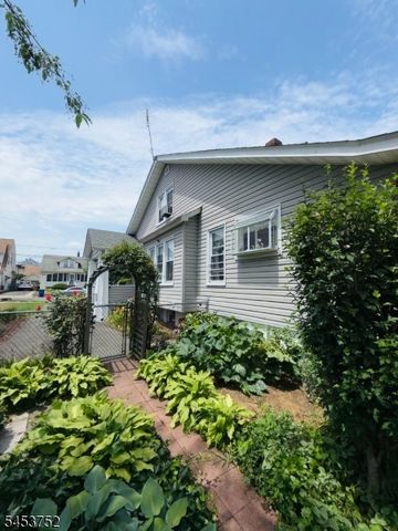 409 E 25Th St, Paterson City, NJ 07514