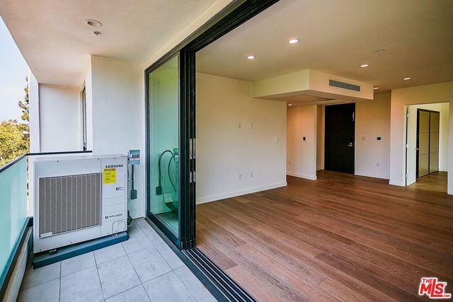 328 N Maple Drive 101, Beverly Hills, CA 90210