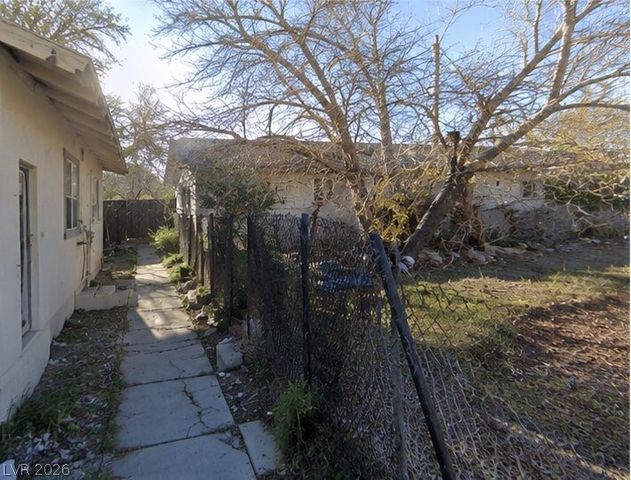 211 Jackson Avenue, Las Vegas, NV 89106
