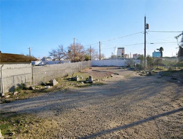 211 Jackson Avenue, Las Vegas, NV 89106