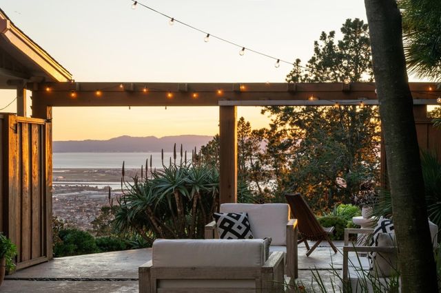 298 STANTONVILLE DRIVE, Oakland, CA 94619