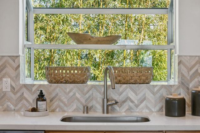 298 STANTONVILLE DRIVE, Oakland, CA 94619