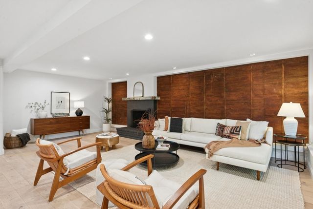 298 STANTONVILLE DRIVE, Oakland, CA 94619