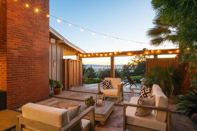 298 STANTONVILLE DRIVE, Oakland, CA 94619