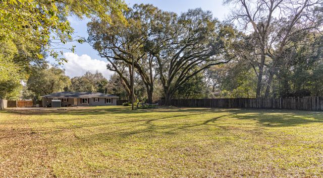 30 Hancock Lane, Pensacola, FL 32503