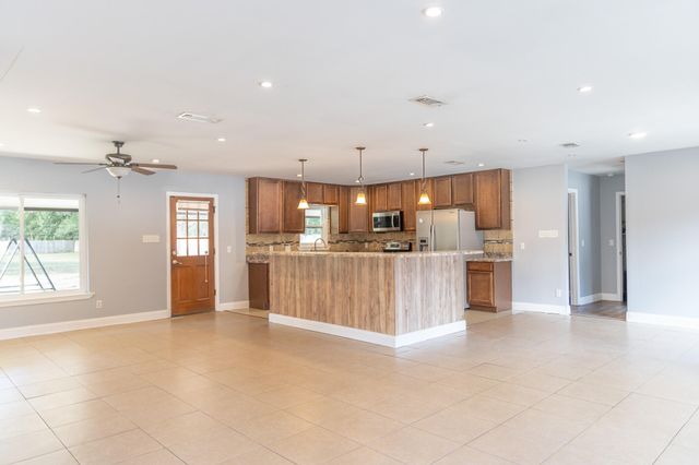 30 Hancock Lane, Pensacola, FL 32503