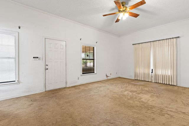 1231 Brown Rd, Longview, TX 75605