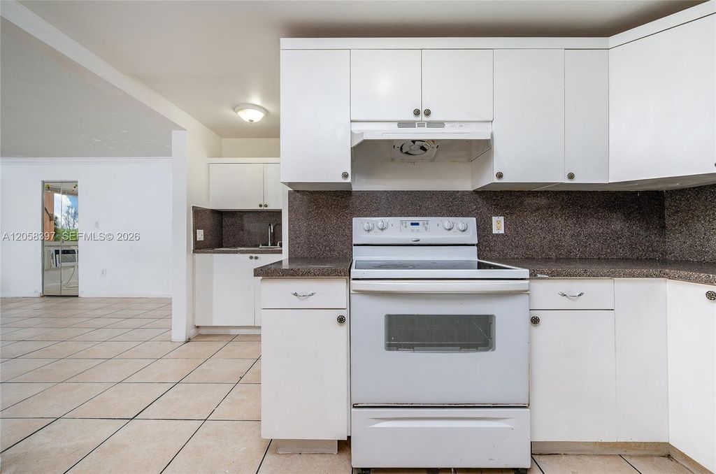 6980 NW 186th St 3-128A, Hialeah, FL 33015