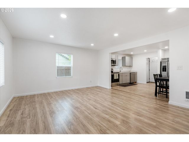 2824 Se 115TH Ave, Portland, OR 97266