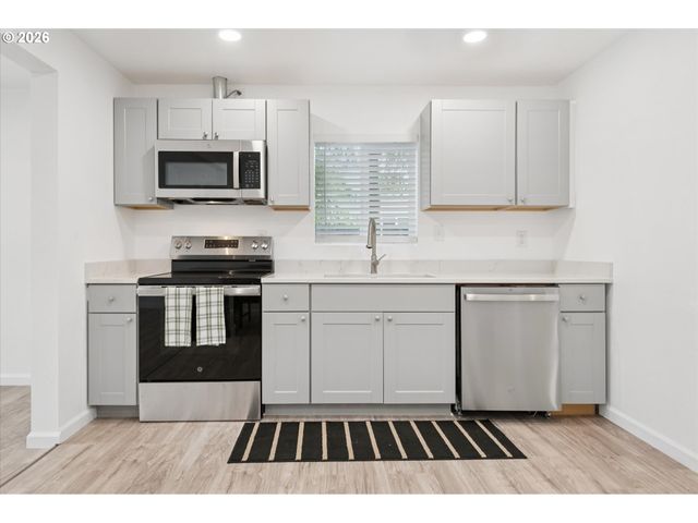 2824 Se 115TH Ave, Portland, OR 97266