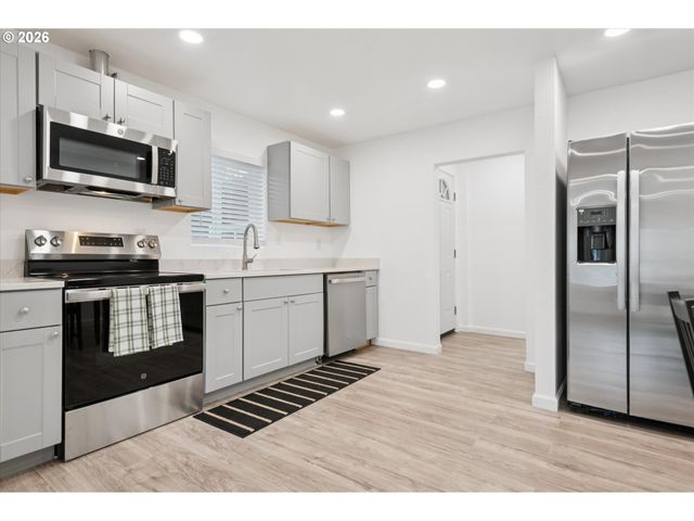 2824 Se 115TH Ave, Portland, OR 97266