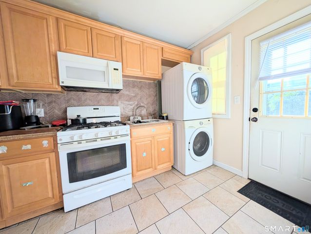 63 Mencel Circle C, Bridgeport, CT 06610