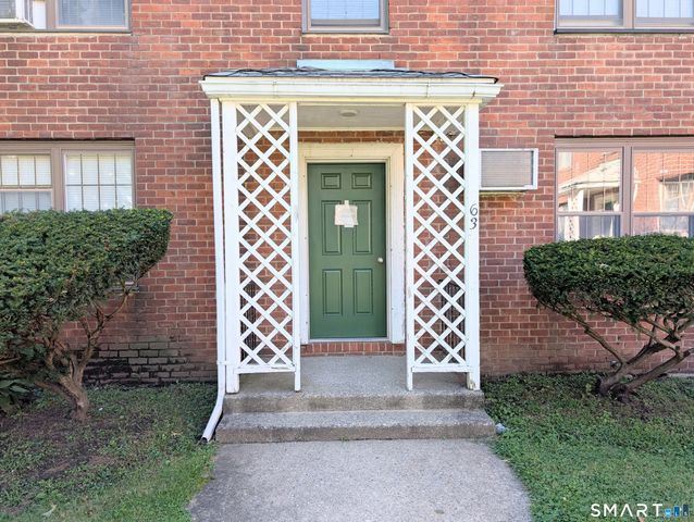 63 Mencel Circle C, Bridgeport, CT 06610