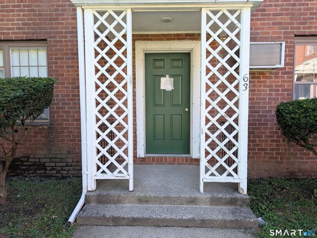 63 Mencel Circle C, Bridgeport, CT 06610