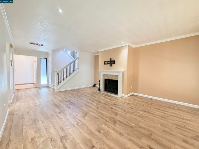 886 Valley Run, Hercules, CA 94547