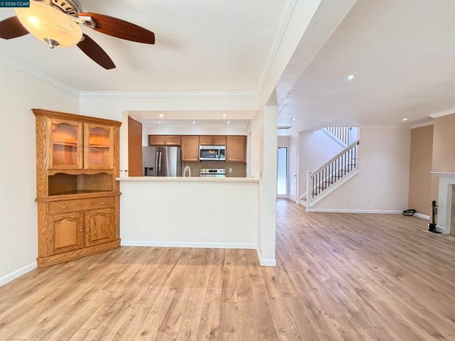 886 Valley Run, Hercules, CA 94547