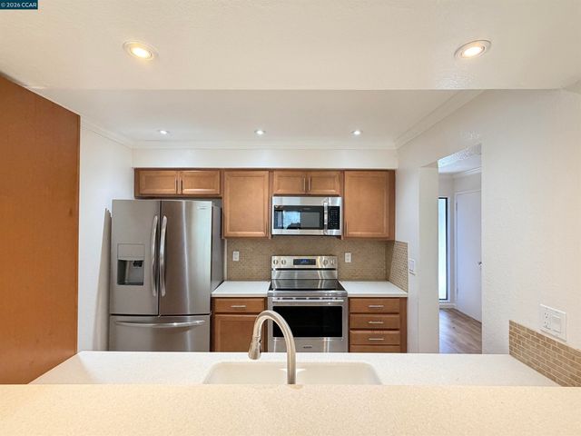 886 Valley Run, Hercules, CA 94547