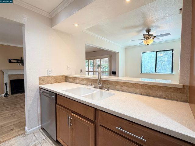886 Valley Run, Hercules, CA 94547