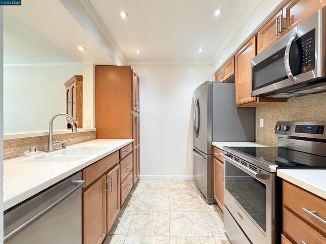 886 Valley Run, Hercules, CA 94547