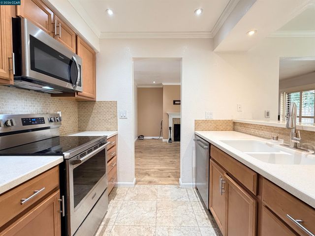 886 Valley Run, Hercules, CA 94547
