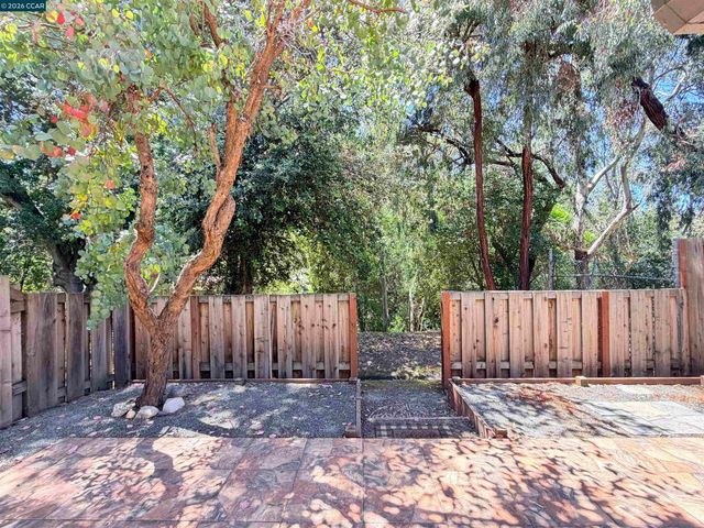 886 Valley Run, Hercules, CA 94547