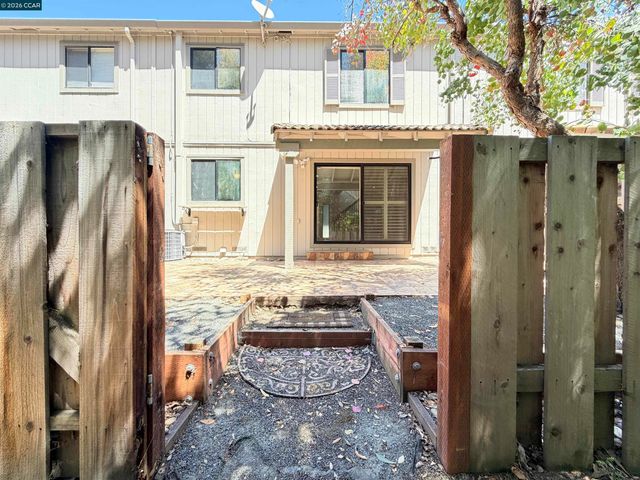 886 Valley Run, Hercules, CA 94547