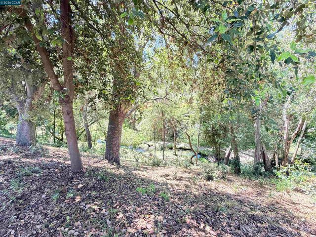 886 Valley Run, Hercules, CA 94547