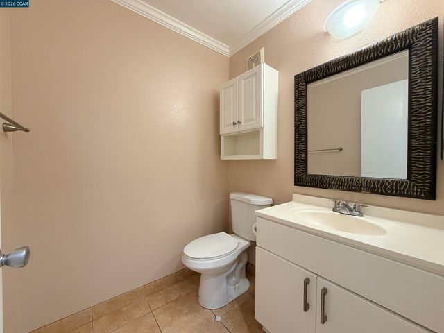 886 Valley Run, Hercules, CA 94547