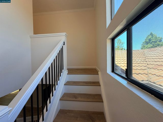 886 Valley Run, Hercules, CA 94547