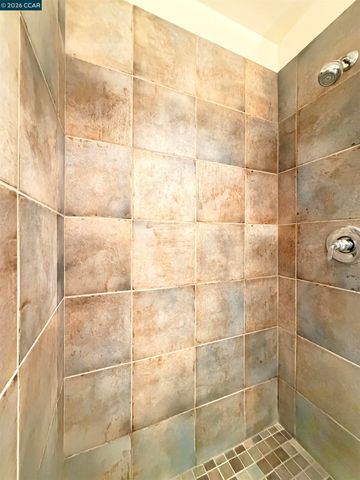 886 Valley Run, Hercules, CA 94547