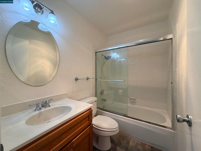 886 Valley Run, Hercules, CA 94547