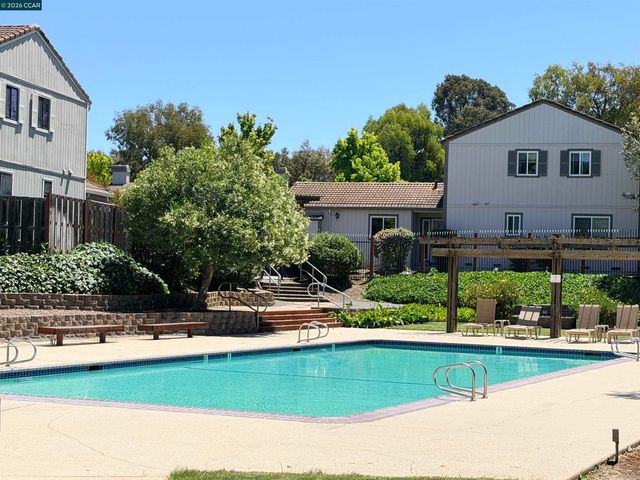 886 Valley Run, Hercules, CA 94547