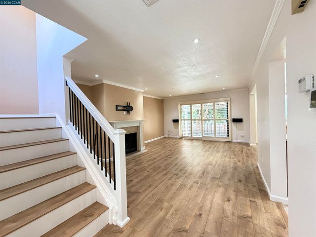 886 Valley Run, Hercules, CA 94547
