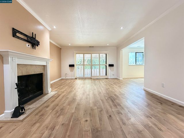 886 Valley Run, Hercules, CA 94547
