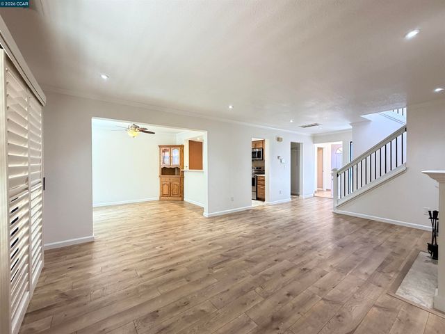 886 Valley Run, Hercules, CA 94547