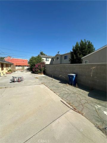 2310 N Catalina Street, Burbank, CA 91504