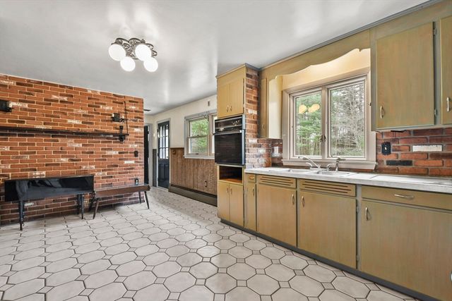 21 Esbjurn Dr, Rehoboth, MA 02769