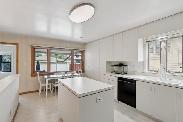 7039 N Ottawa Avenue, Chicago, IL 60631