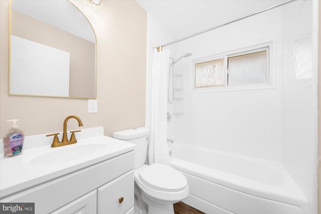 20 NEW POND LN, Levittown, PA 19054