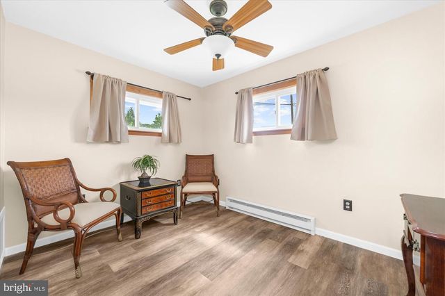 20 NEW POND LN, Levittown, PA 19054
