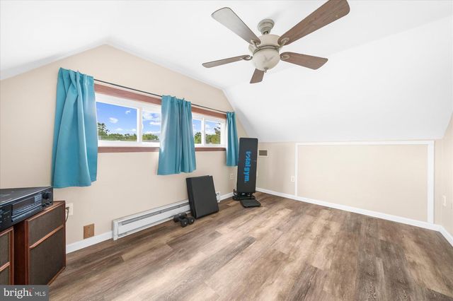 20 NEW POND LN, Levittown, PA 19054