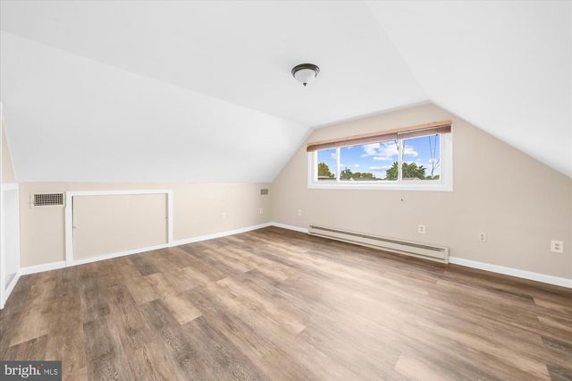 20 NEW POND LN, Levittown, PA 19054