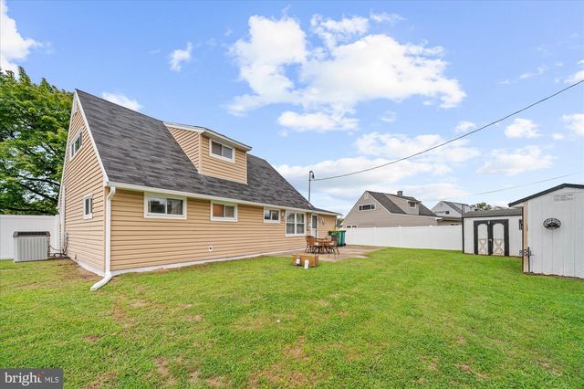 20 NEW POND LN, Levittown, PA 19054