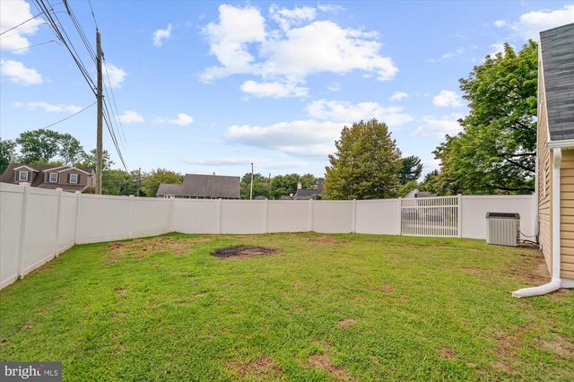 20 NEW POND LN, Levittown, PA 19054